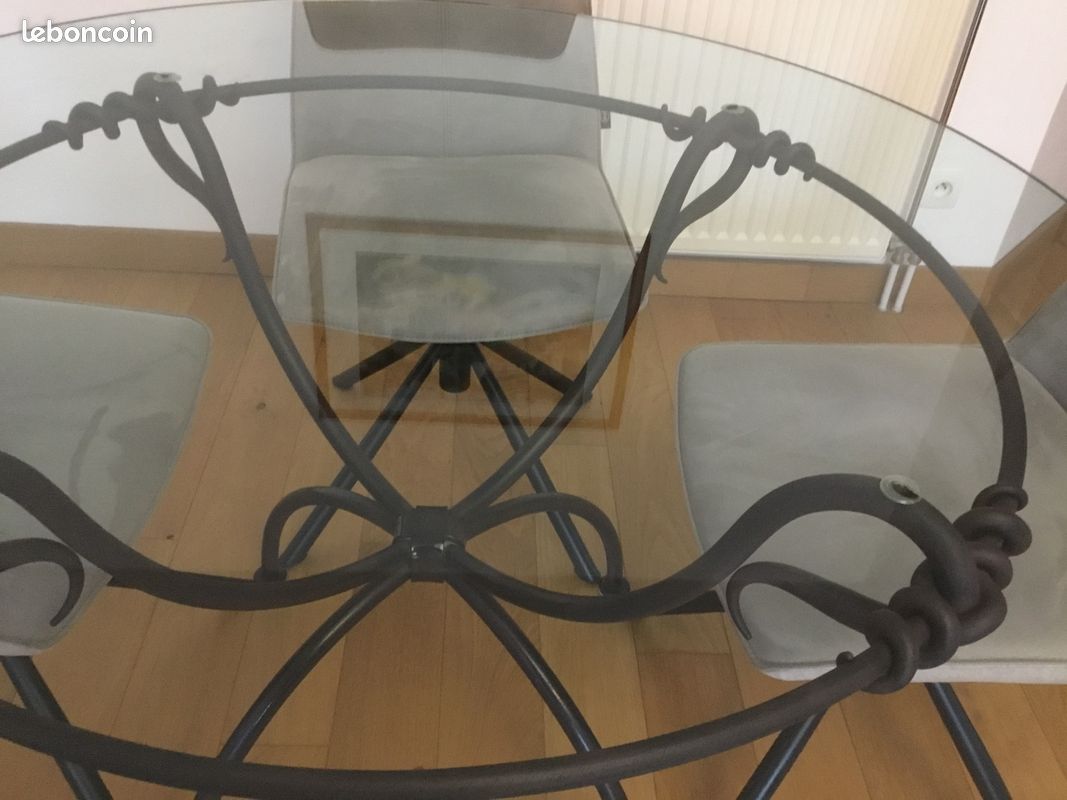 Table ronde (image 1)