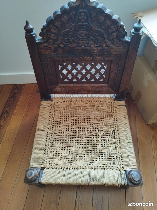 Chaise traditionnelle indienne "Jharokha chair" ou "Rajput chair" (image 1)