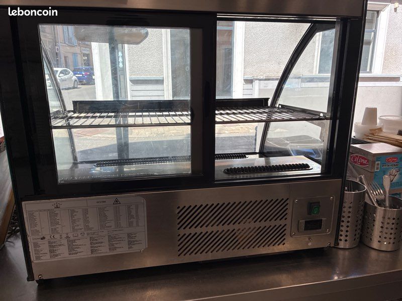 METRO PROFESSIONAL Vitrine réfrigérée de table GCV1600, 81 x 59.5 x 68.5 cm, 130 L, noir (image 1)