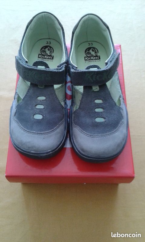 Chaussures basses ouvertes T33 tout cuir de marque Kickers (image 1)