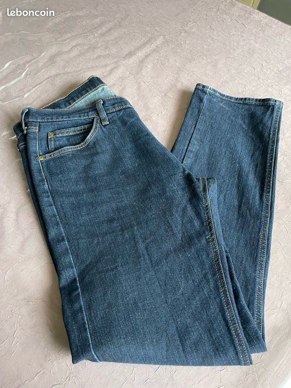 Jean’s Lee (image 1)