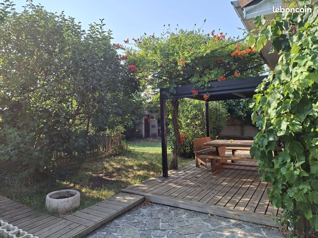 Maison 10 pièces 263 m² · à Cournon-d'Auvergne · 263 m² · 595 000 €