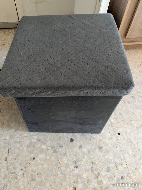Petite table et un pouf (image 1)