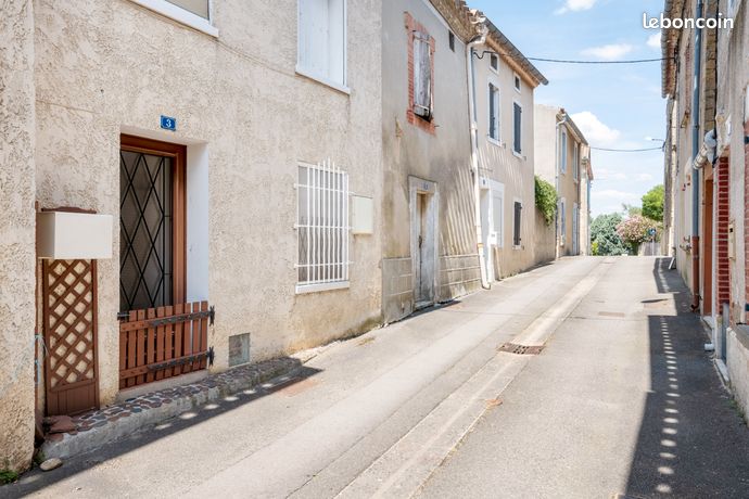 Maison lumineuse de 94 m2 dans un joli village à 9km de Castelnaudary. T4 g.garage +1place parking