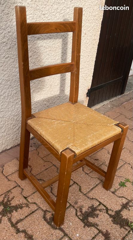 Chaise en bois (image 1)