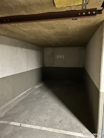 4 parkings – Résidence sécurisée · à Saint-Martin-de-Crau · 23 000 €