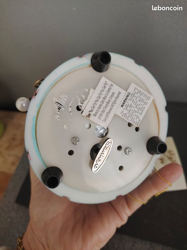 Snowglobe boule à neige disneystore vintage fée clochette très bon état manque juste une petite perle
60e (image 5)