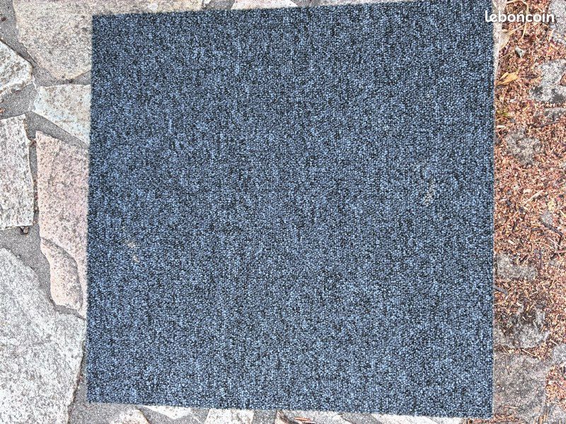 Dalles moquette 50/50 neuves (image 1)