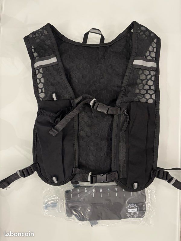Gilet De Running Avec Poche D'eau Et Gourde - Parfait Pour Vos Courses !