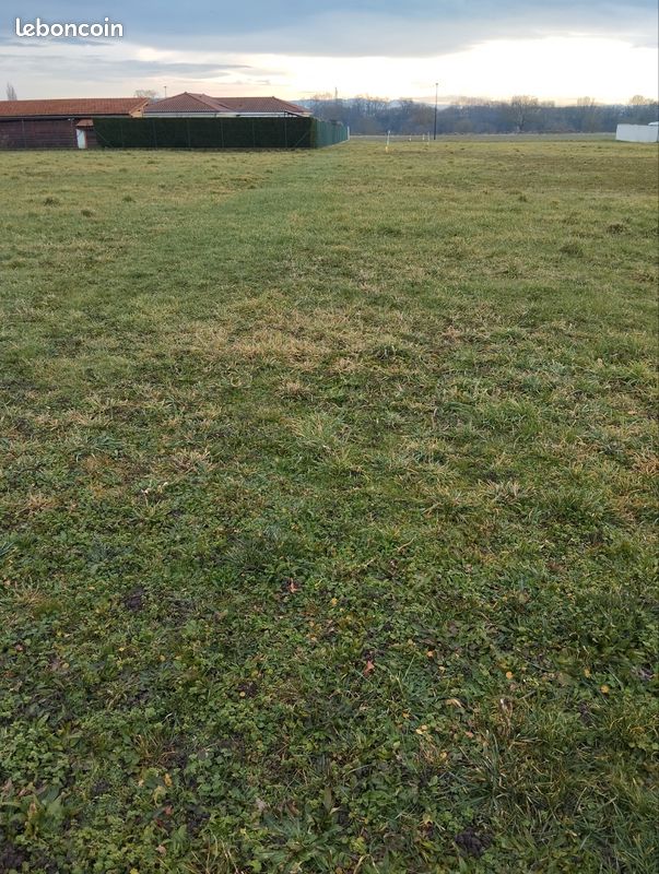 Terrain à bâtir · à Maringues · 57 960 €