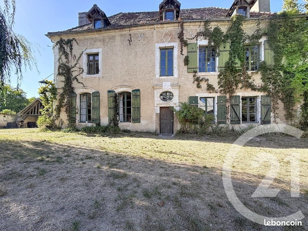 Maison 10 pièces 356 m² · à Chennegy · 356 m² · 250 000 €