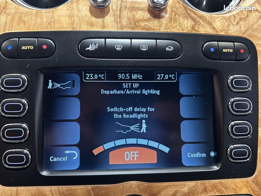 Bentley Continental FLYING SPUR 6.0 W12 560 - AWD *1ERE MAIN CARNET COMPLET (image 24)