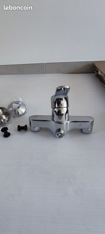 Robinetterie de douche neuve (image 1)