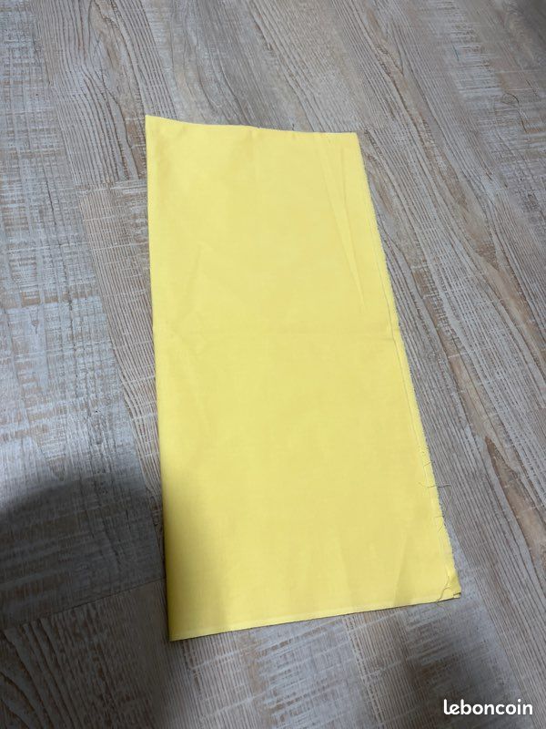 Coupon tissu jaune 60cmx110cm (image 1)