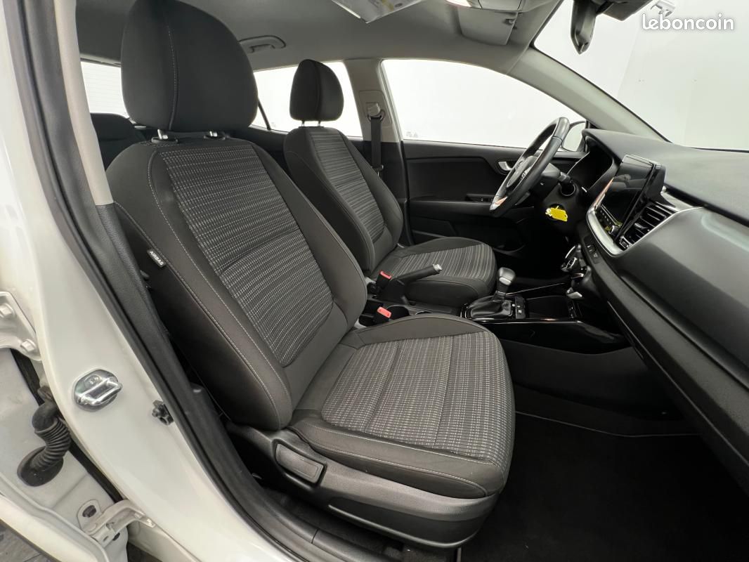 Kia Stonic 1.0 T-GDi 100 ch MHEV DCT7 Active (image 13)