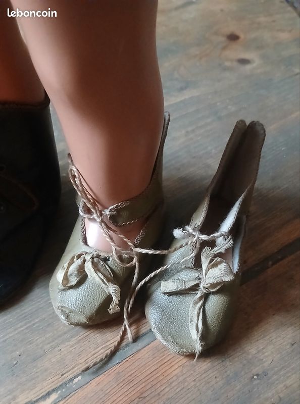 PAIRE DE CHAUSSURES ANCIENNES 16 cm - décoration - grande poupée - cuir