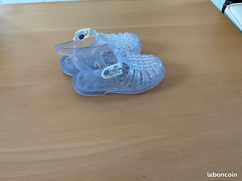 Sandales plastique T23 Neuves (image 1)