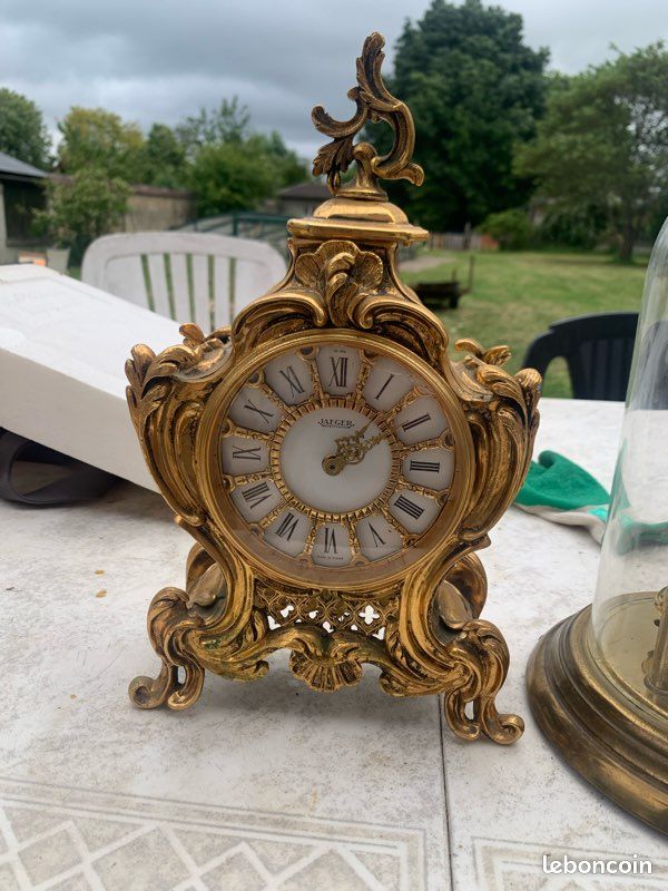Horloge De Table Jaeger-lecoultre Dorée Avec Ca