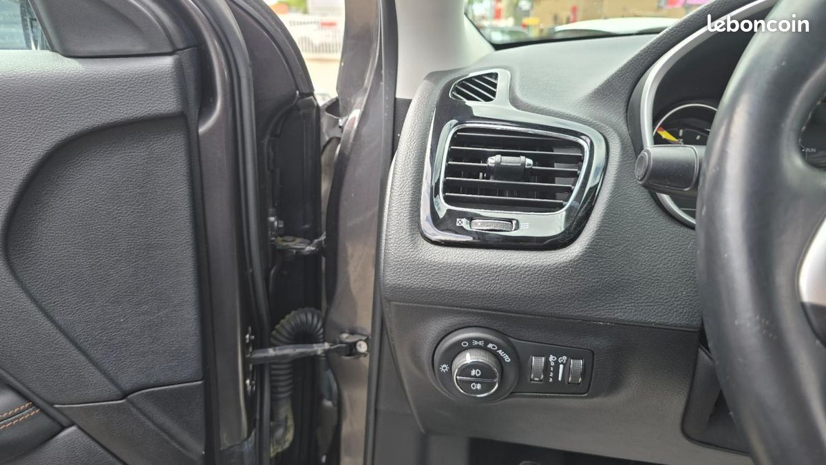 Jeep Compass Limited FWD (image 35)