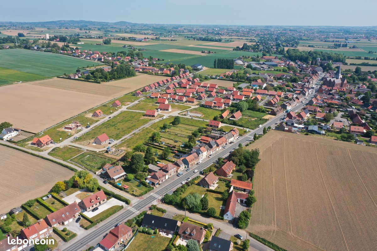 Morbecque (à 3km d'Hazebrouck) Terrains à bâtir, au coeur du village · 66 300 €