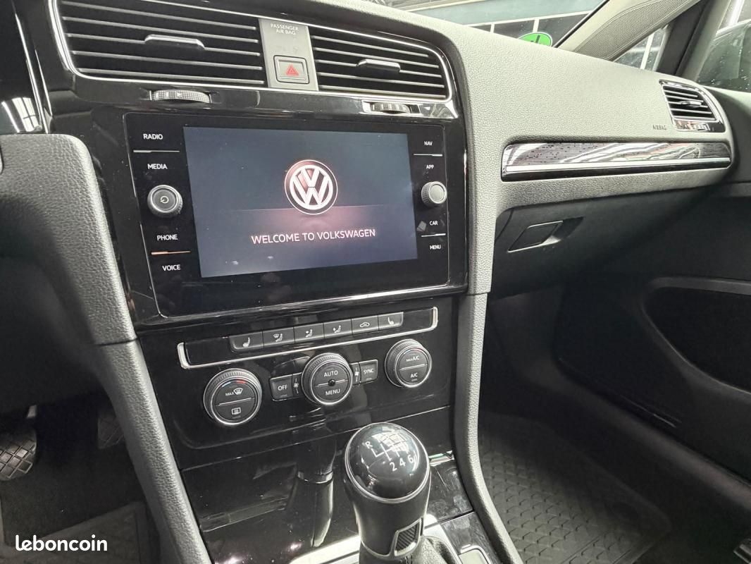 Volkswagen Golf 1.5 TSI R-Line Highline | 150 ch BVM Sièges chauffants Phares LED Apple CarPlay/A... (image 23)