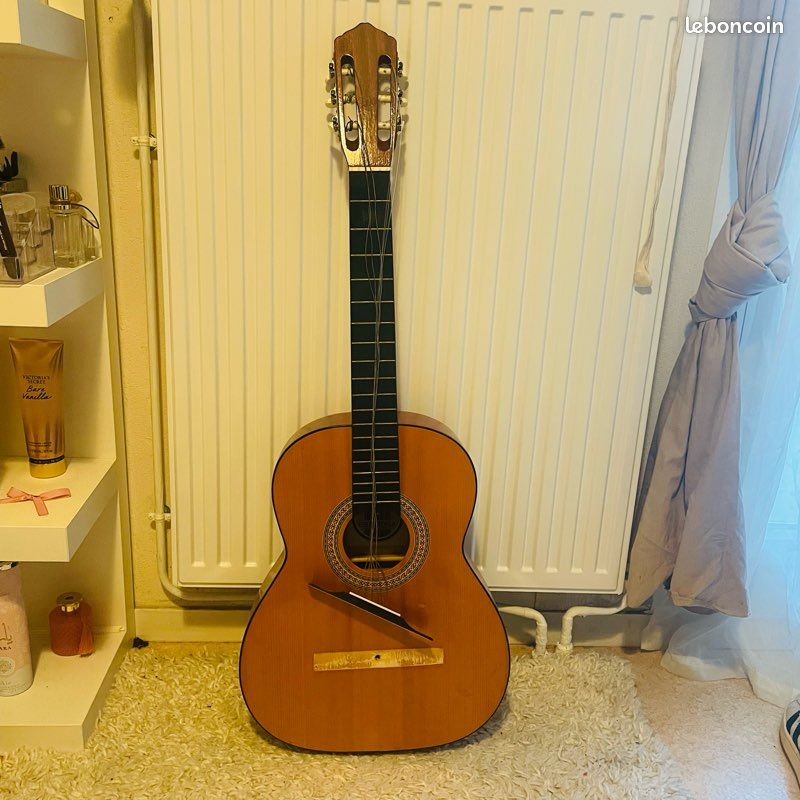 Guitare Kremona à réparer (bonne base) (image 1)