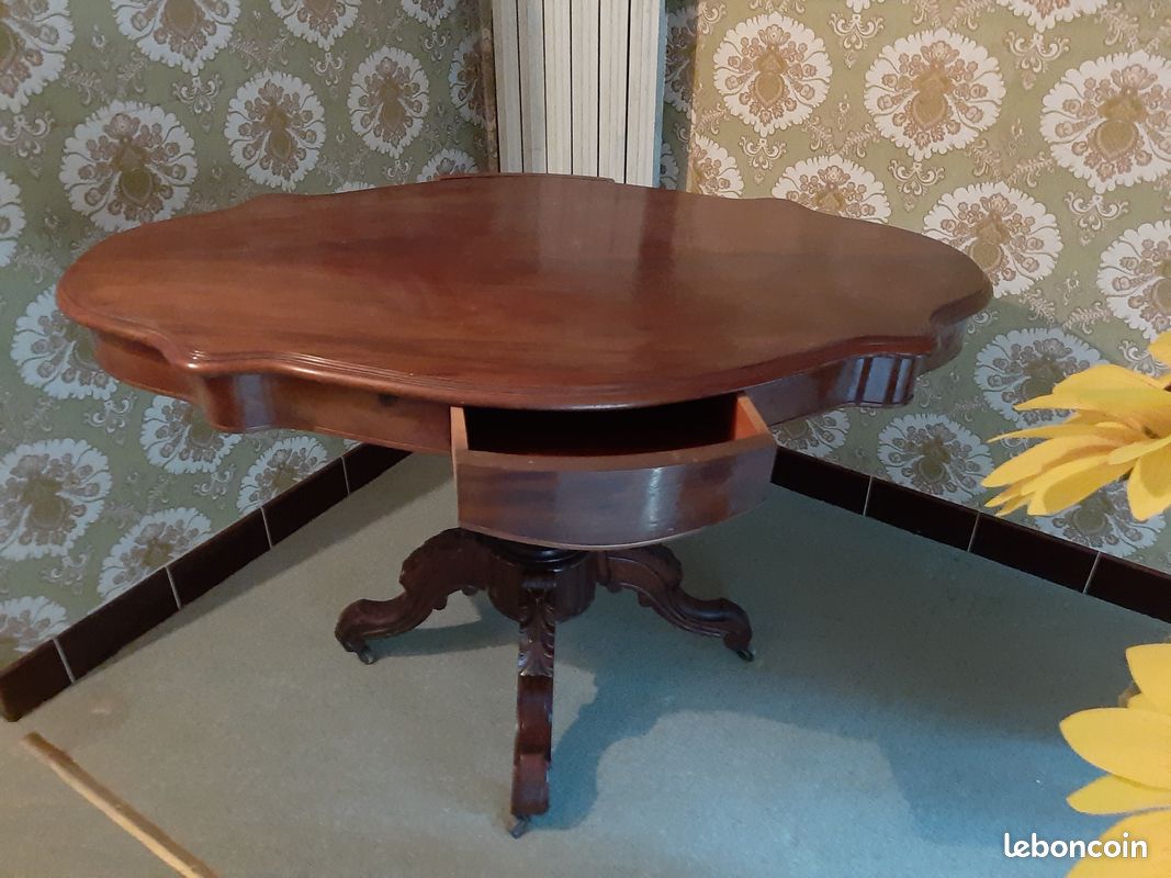 Table anciennne de style (image 1)