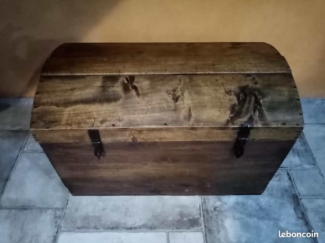 Coffre en bois (image 1)