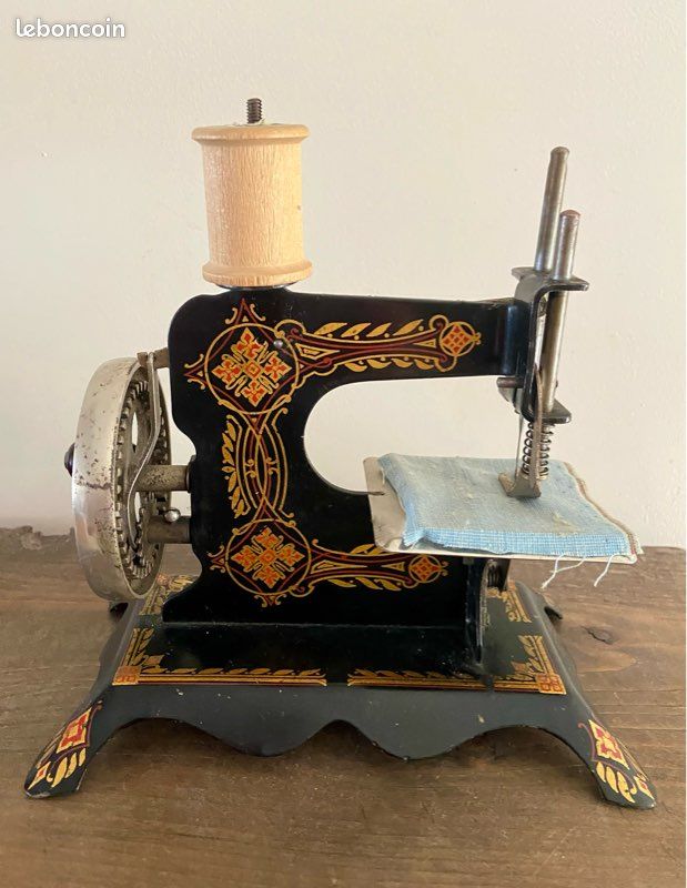 Machine à coudre pour enfants Regina Vintage à piles bleue