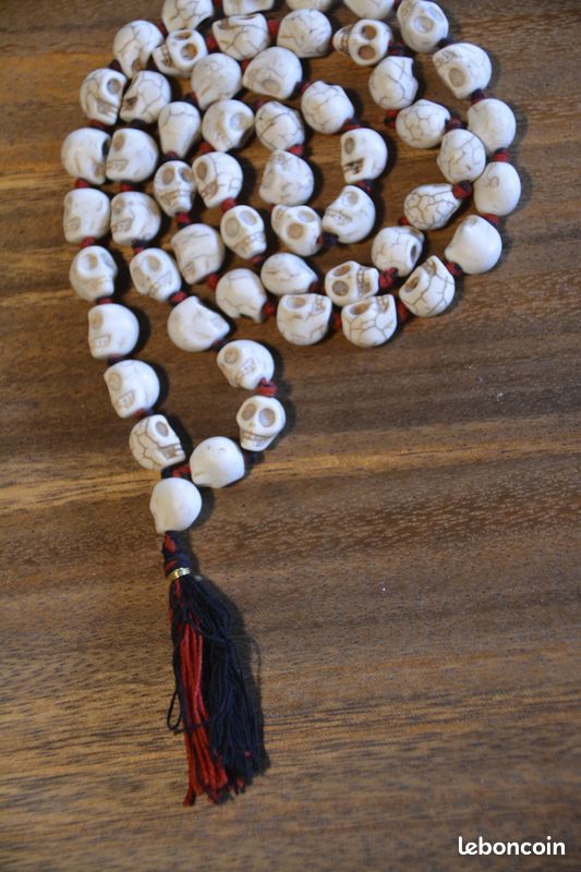 Collier têtes de mort tibétain en pierre (image 2)