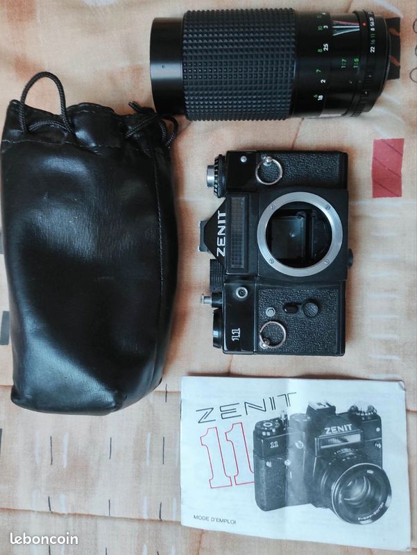 Appareil photo soviétique Zenit 11 35 mm avec étui en cuir