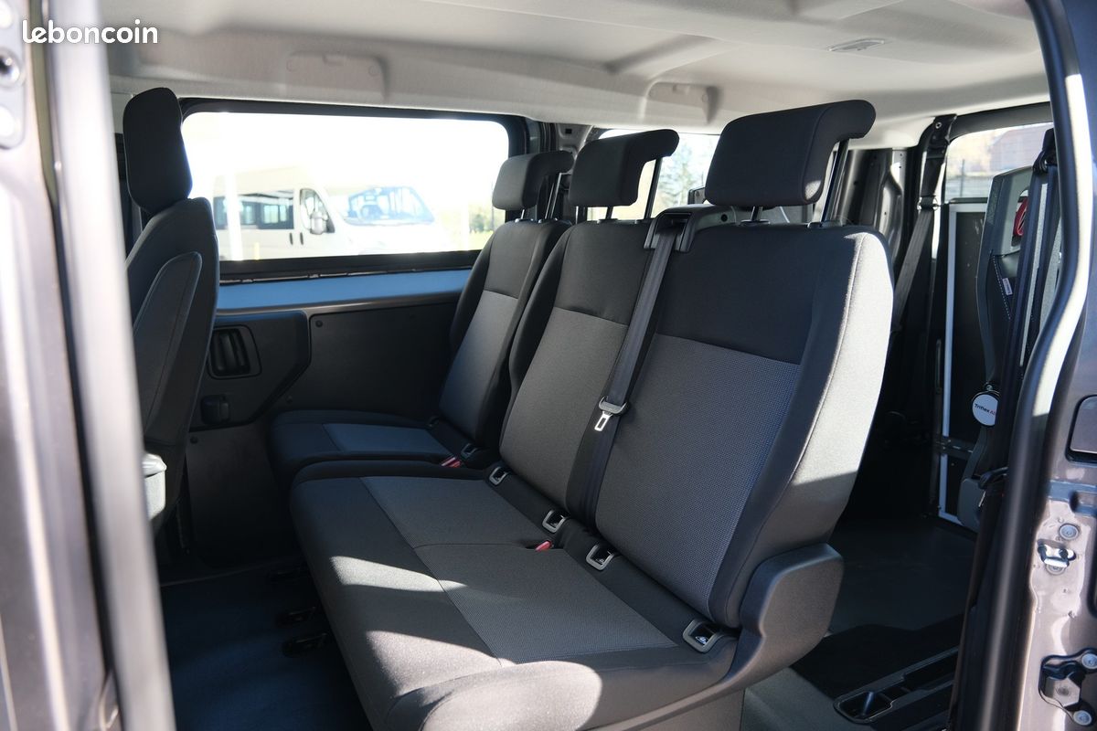 Citroën E-Jumpy électrique Combi avec rampe repliable en plancher plat HappyAccess accessible TPMR 「7🕴🏾ou 5🕴🏾 + 1 ♿」 (image 4)