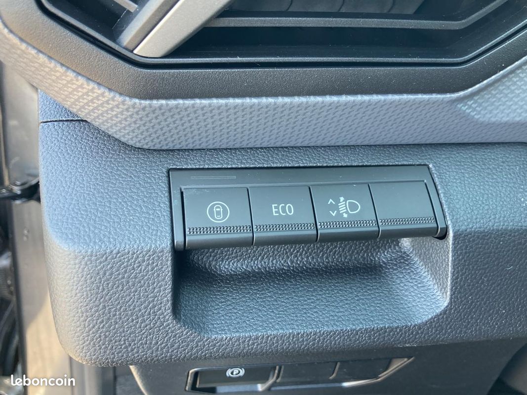 DACIA DUSTER 1.2 mild hybrid 140 journey (image 13)