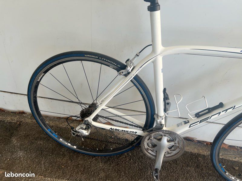 Vélo route léger carbone (valeur 1500) comme neuf cadeau Vélos