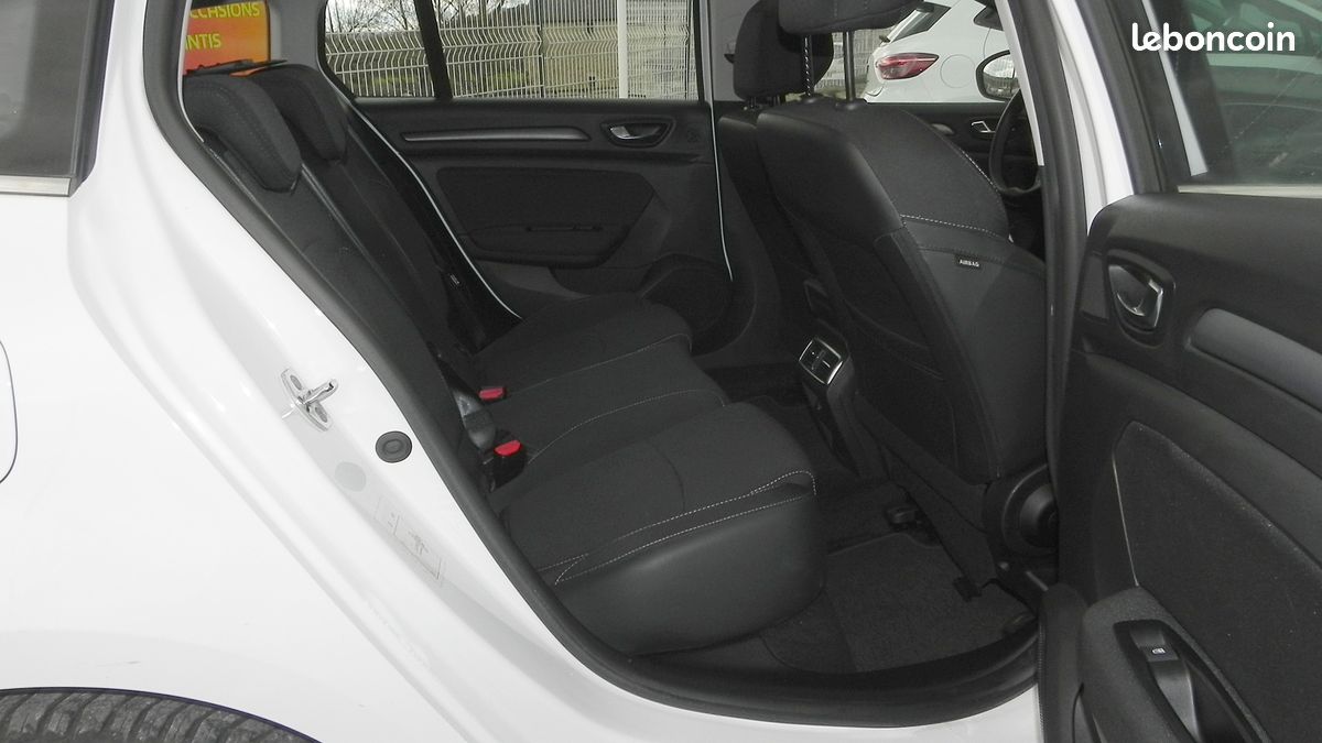Renault Megane IV Estate 1.6 E-Tech 160 Plug-In Business Hybride Rechargeable (image 4)