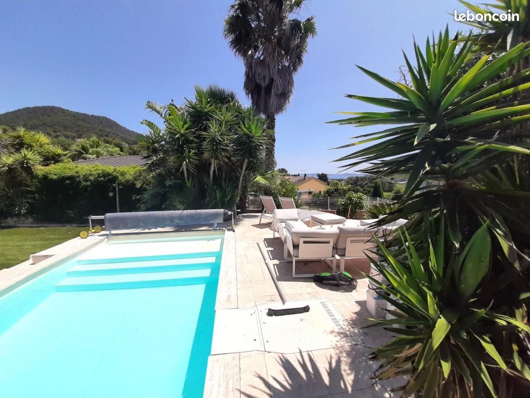 Maison 5 pièces 130 m² · à Carqueiranne · 130 m² · 800 000 €