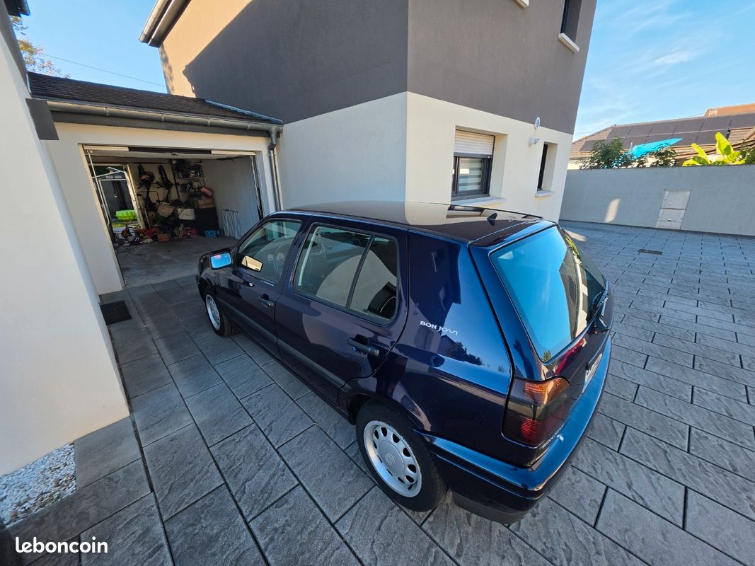 Volkswagen golf bon jovi 1.6 75 ch essence (image 2)
