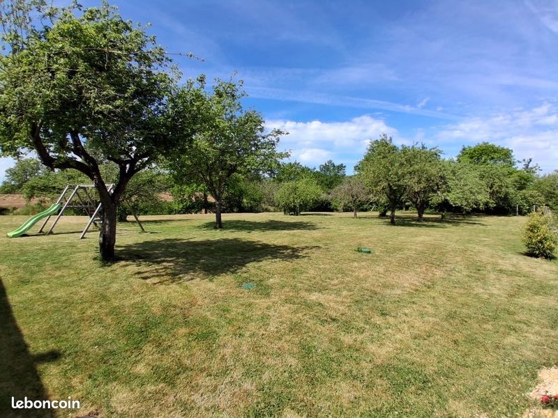 Terrain 1 968 m² Laval · 126 000 €