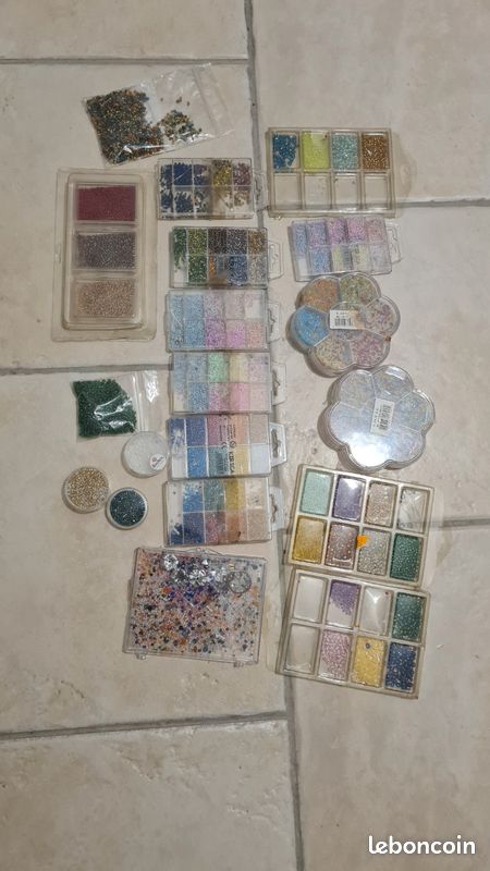 40PCS PLATEAUX DE Tri Triangle Blanc En Plastique Pour Perles Et Strass