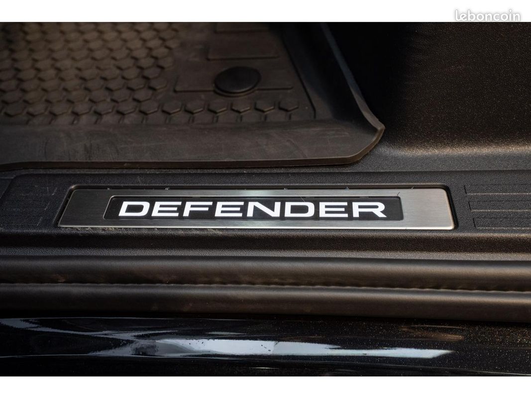 LAND ROVER DEFENDER 110 P300e X-DYNAMIC SE (image 25)