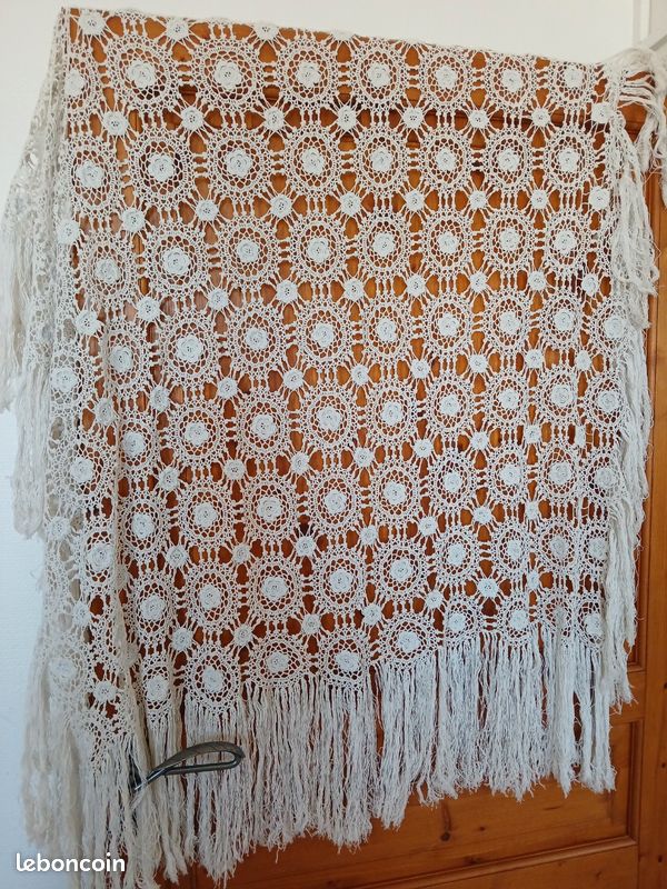 Nappe ancienne brodée blanche en coton épais - Linge de maison