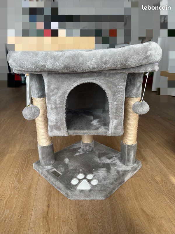 Arbre à chat avec niche (image 1)