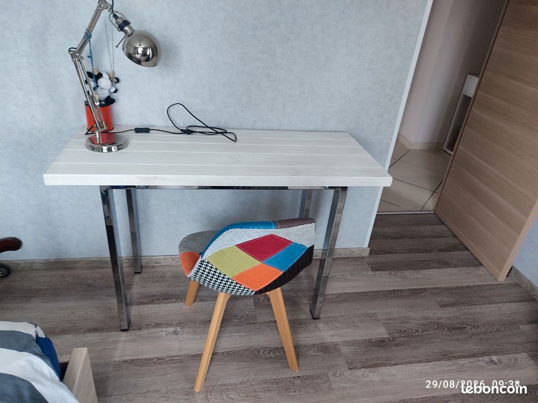 Bureau (image 2)