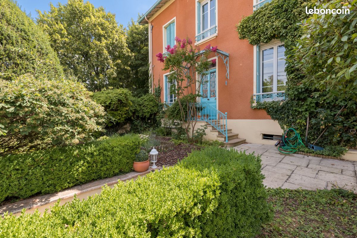 Maison 8 pièces 320 m² · à Lyon · 320 m² · 849 000 €
