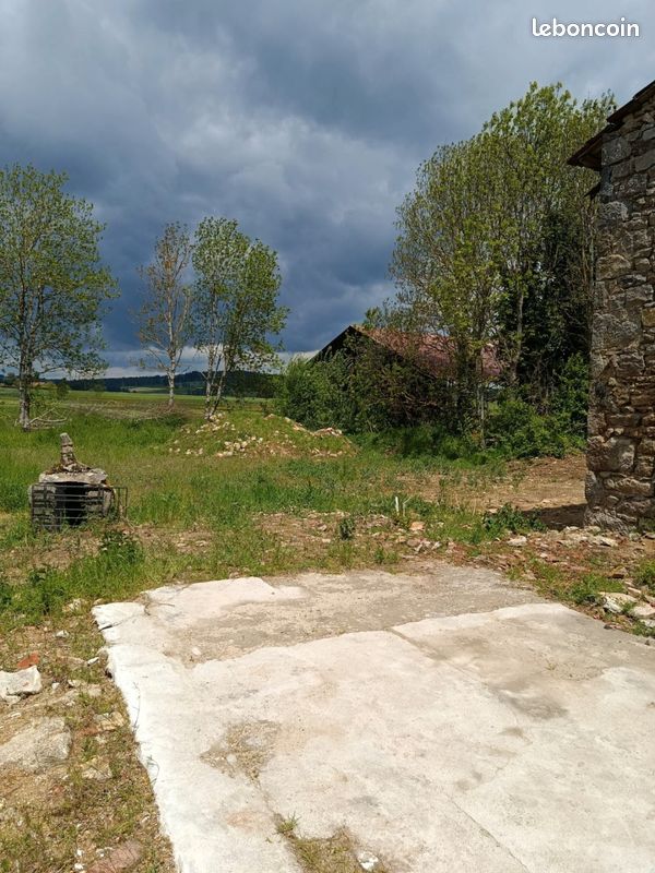 Terrain 1500m² · à Saint-Jean-d'Aubrigoux · 15 000 €
