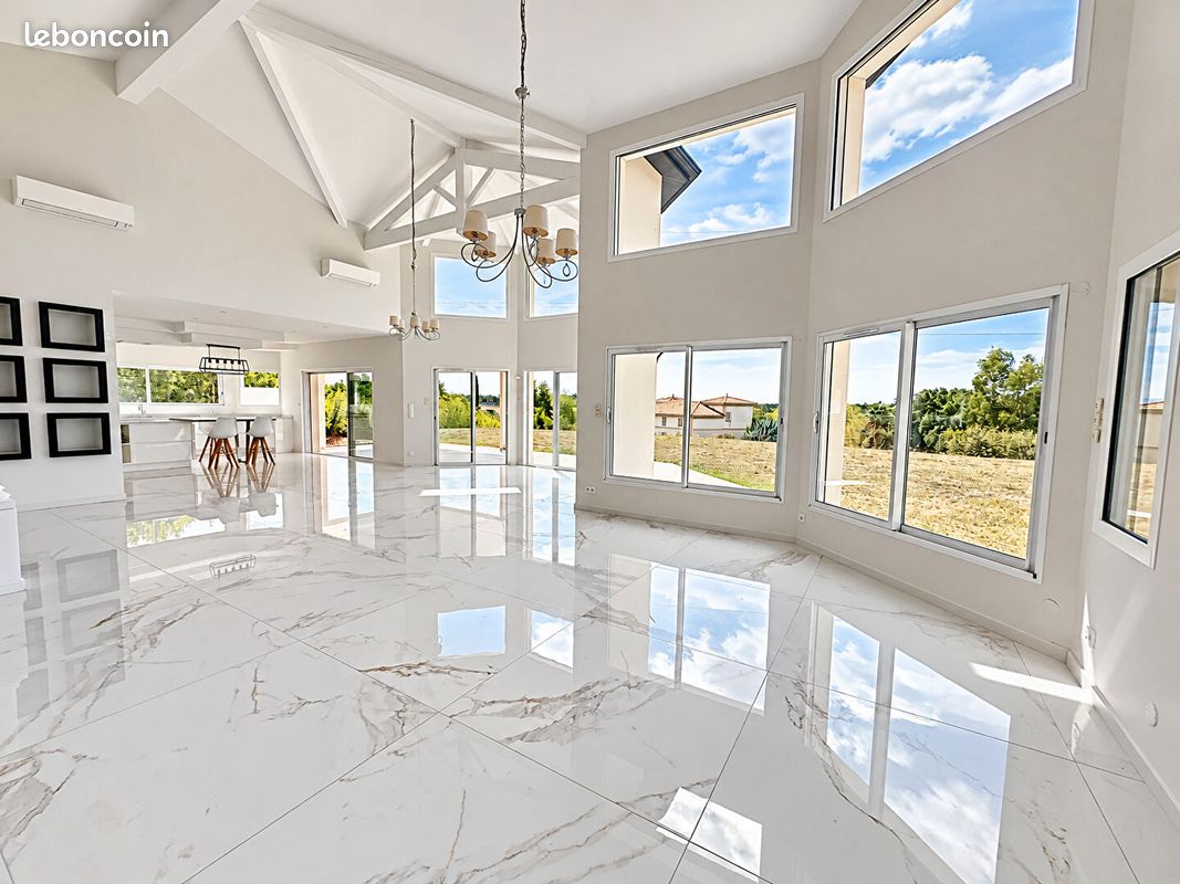 Maison 5 pièces 238 m² · à Vieille-Toulouse · 238 m² · 2 950 €/mois