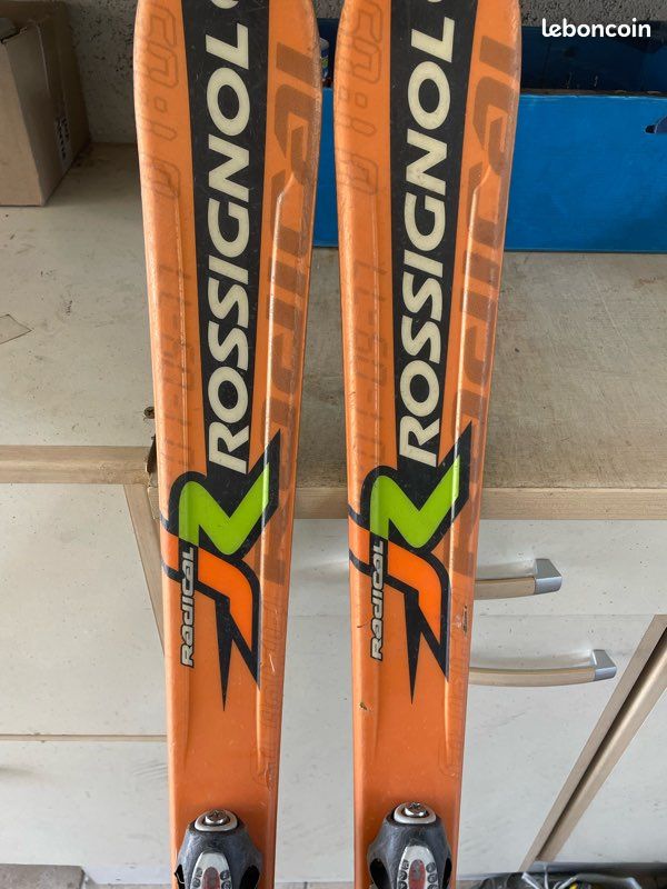ski occasion enfant ROSSIGNOL RADICAL taille: 150 cm = 1 mètre 50 + fixations ski occasion enfant ROSSIGNOL RADICAL taille: 150 cm = 1 mètre 50 + fixations
