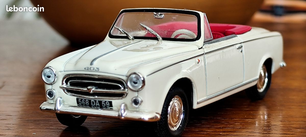 Voiture Miniature Peugeot 403 NOREV ( Columbo )1/43 - Collection