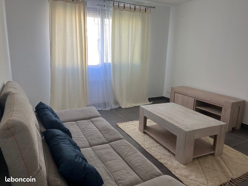 Appartement 2 pièces 52 m² · à Vénissieux · 52 m² · 950 €/mois