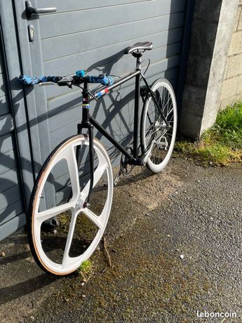 Vélo fixie refait à neuf Vélos